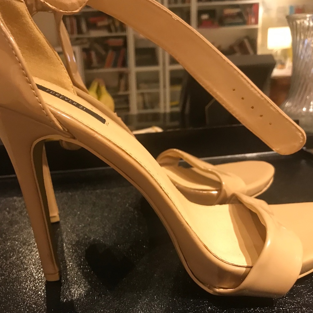 BRAND NEW: FOREVER 21 TAN 5 Inch Heels